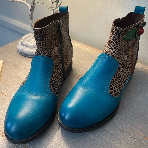 Women’s Socofy Booties - Picture 2 of 11